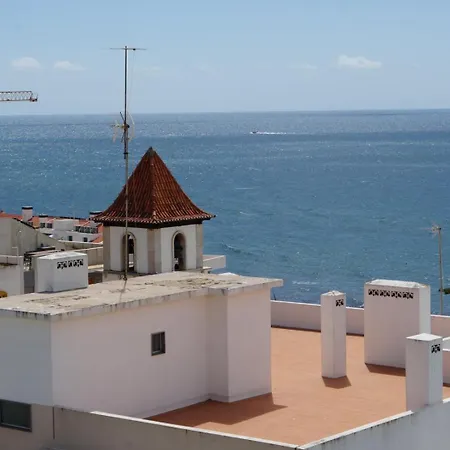 Sounds Of The Sea Apartment
